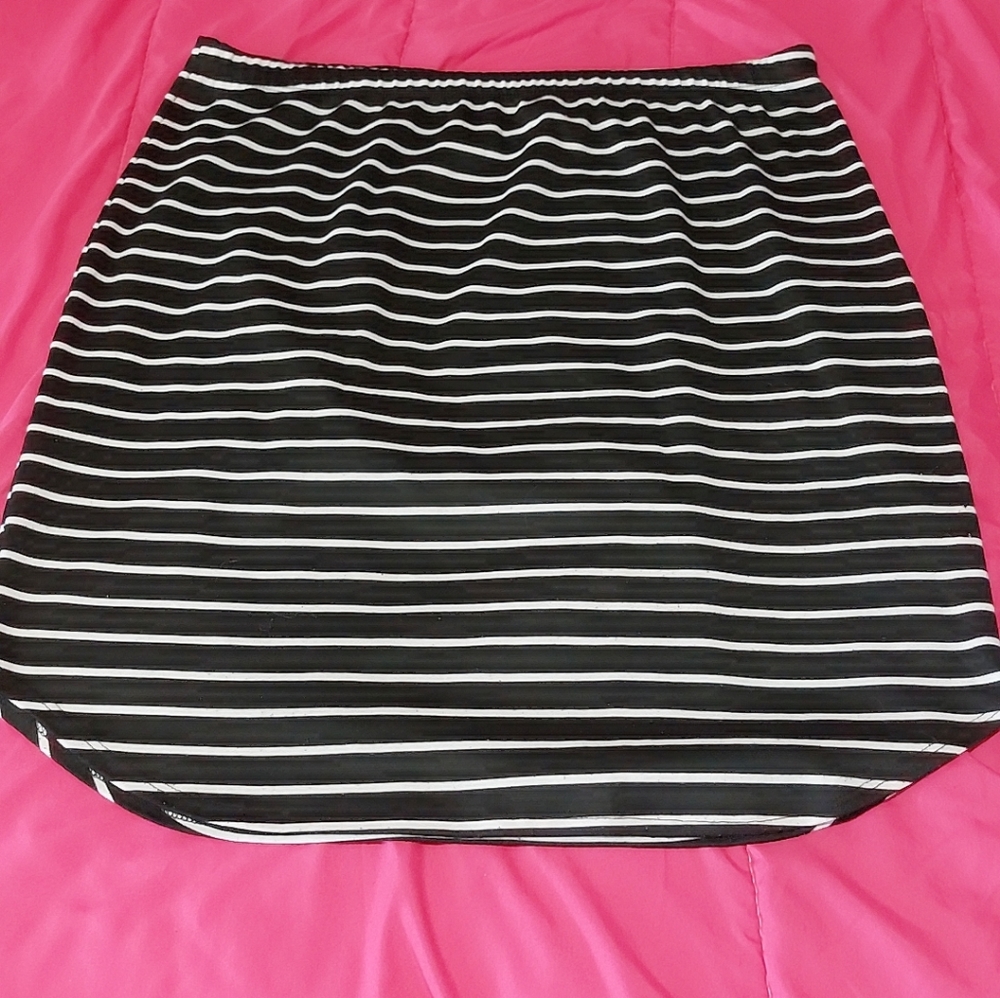 Black & White mini skirt